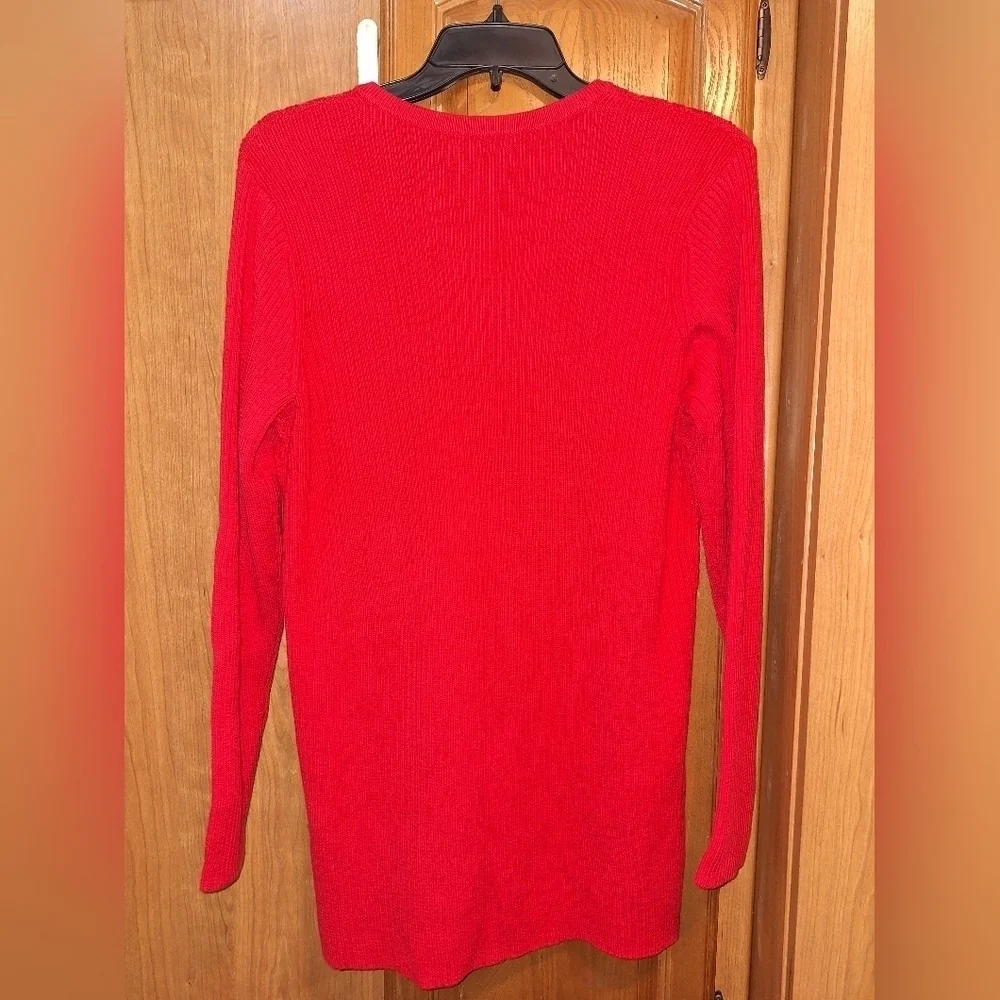A Lands End cable knit sweater in a size medium 100% cotton.